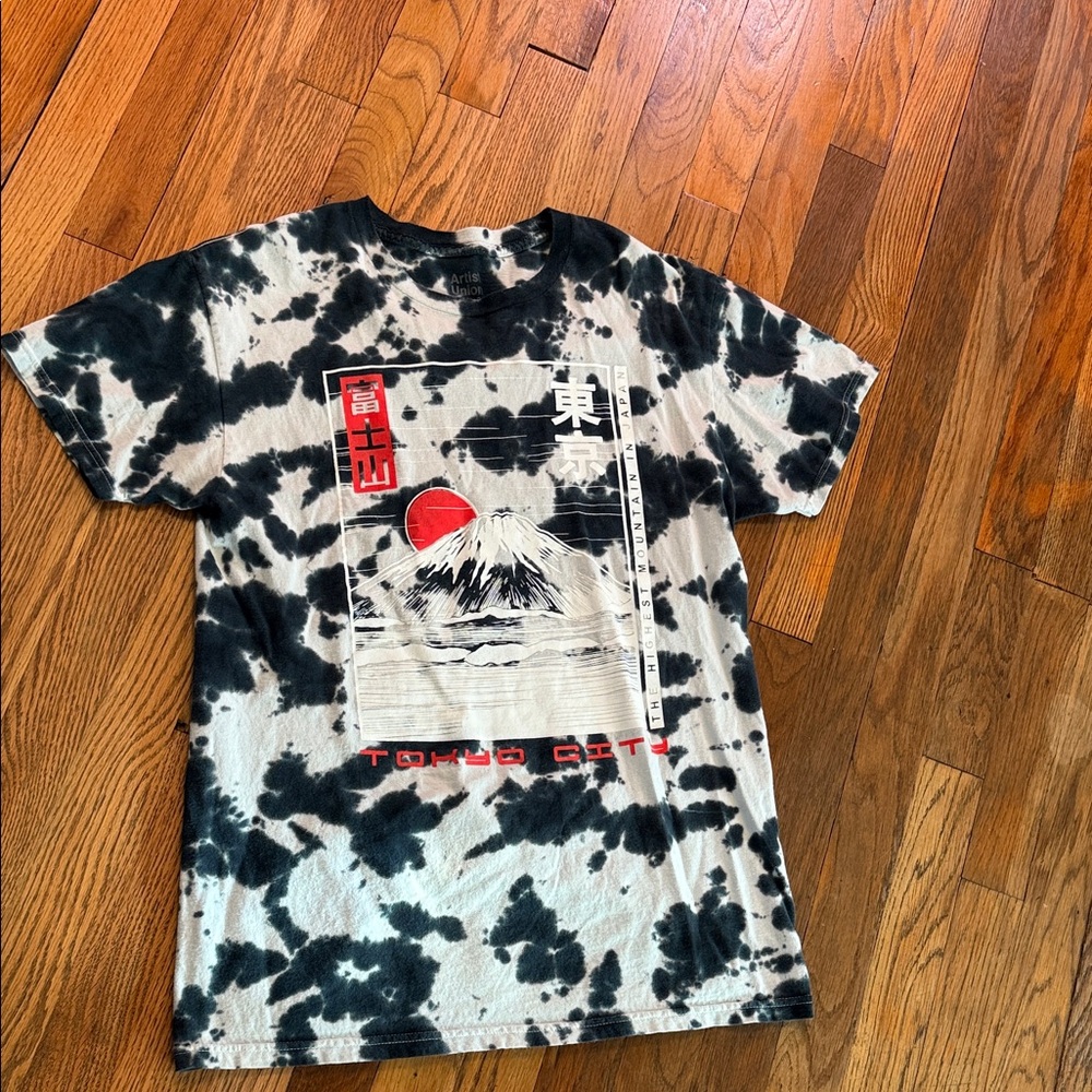 Artist Union Clothing Co. Black and White Graphic Tee, size medium